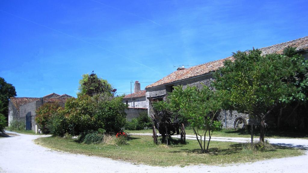 Le Noisetier At Les Hiboux Gites Chef-Boutonne Номер фото