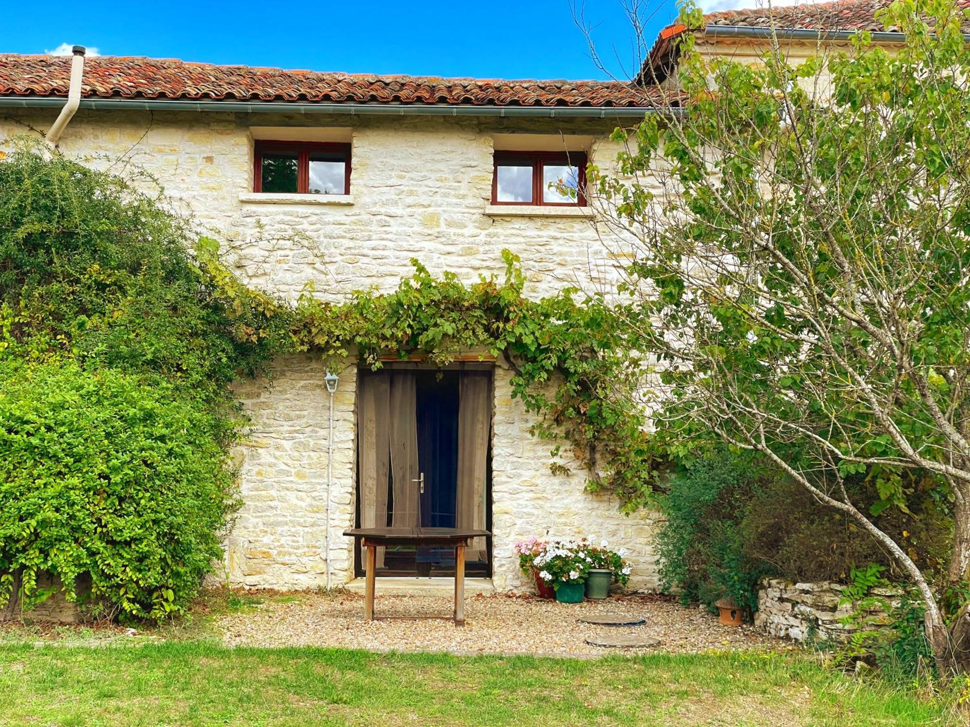 Le Noisetier At Les Hiboux Gites Chef-Boutonne Экстерьер фото